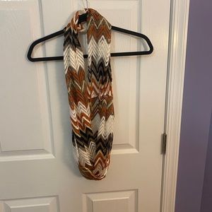 NWOT crochet chevron circle scarf